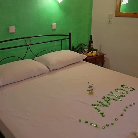 Katerina Babis Aparthotel 3*